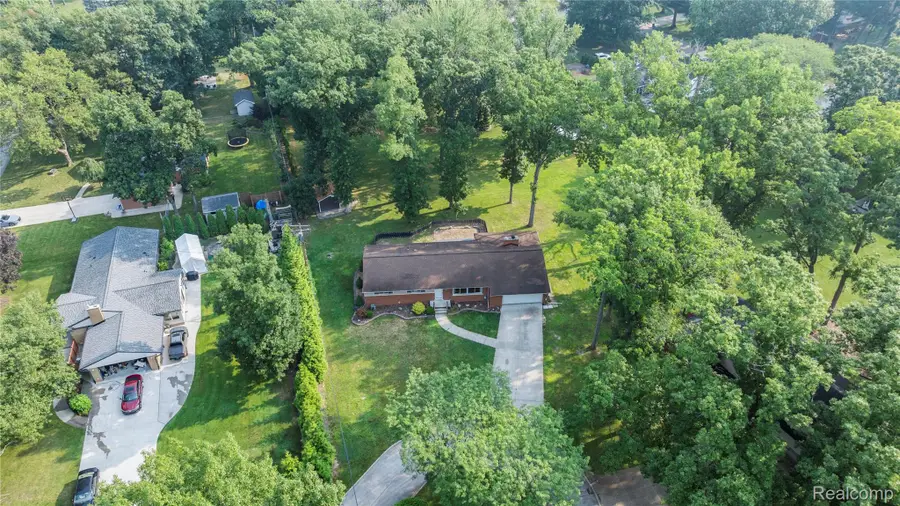 21321 Knudsen Court, Grosse Ile, MI 48138 - Image #3