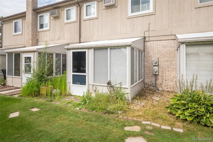 61021 N Heritage Boulevard #4, South Lyon, MI 48178 - Image #2
