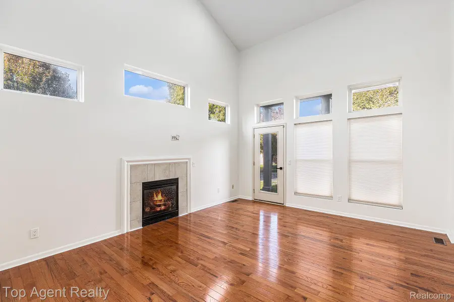 7087 Moore Court, Shelby Charter Township, MI 48317 - Image #2