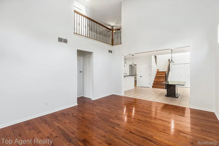 7087 Moore Court, Shelby Charter Township, MI 48317 - Image #3