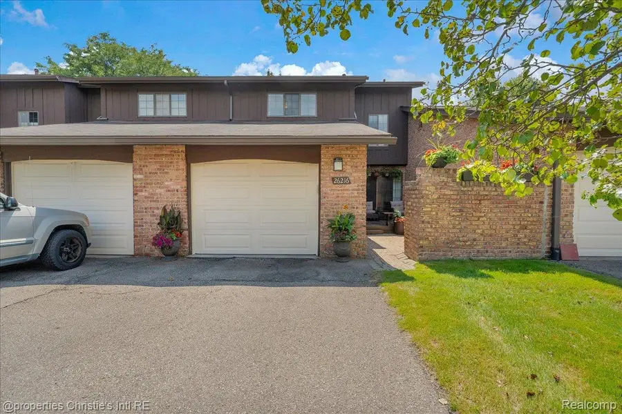 26216 Summerdale Drive, Southfield, MI 48033 - Image #3