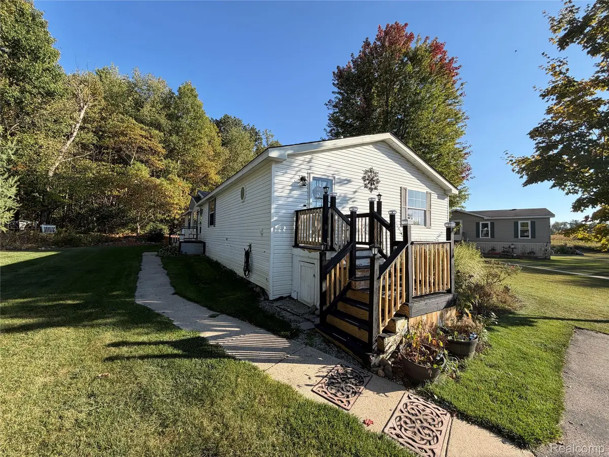 8489 Barkwood Circle, Fenton, MI 48430 - Image #1