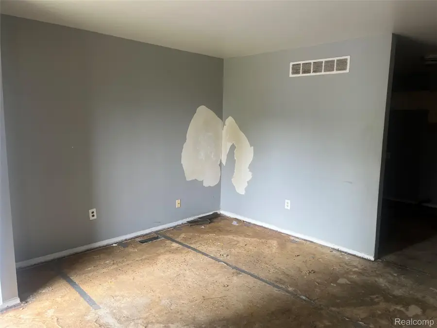 6911 Evergreen Avenue, Detroit, MI 48228 - Image #2