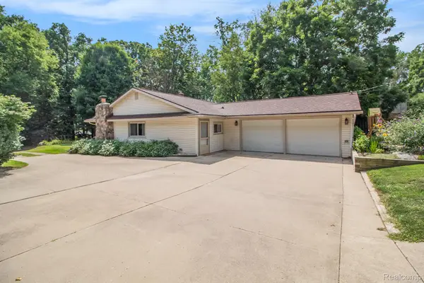 1347 E Dawson Road, Milford, MI 48381