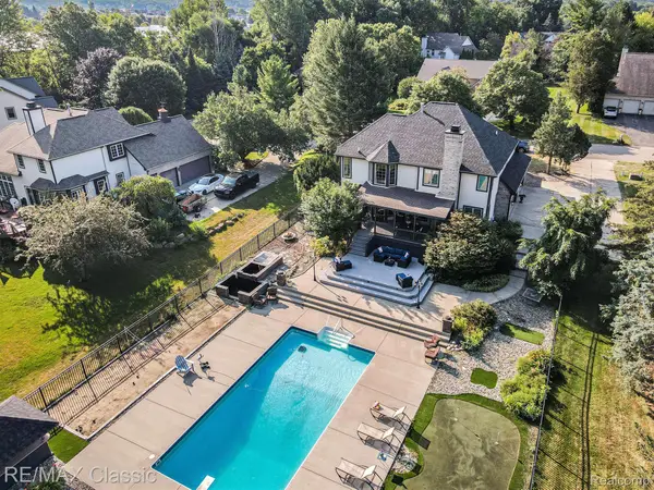 4020 Pine Ridge Court, Fenton, MI 48430