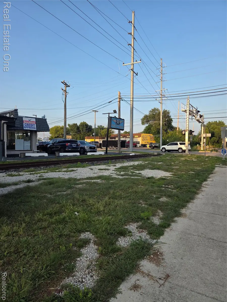 389 N Gratiot Avenue, Clinton Charter Township, MI 48043 - Image #3