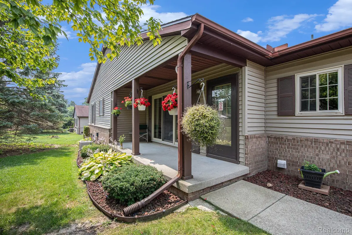 5045 Sandalwood Drive, Grand Blanc Charter Township, MI 48439 - Image #1