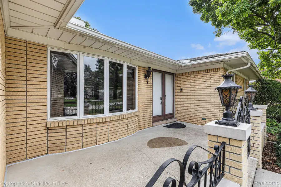 38638 Santa Barbara Street, Clinton Township, MI 48036 - Image #2