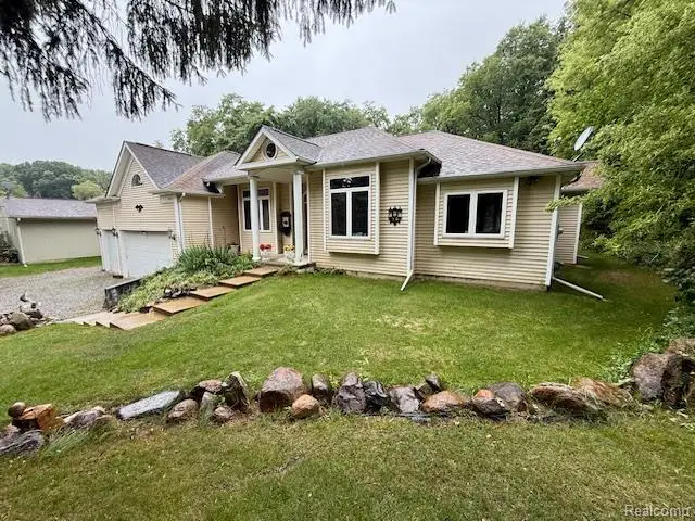 889 Cronkite Drive, Orion, MI 48362 - Image #2