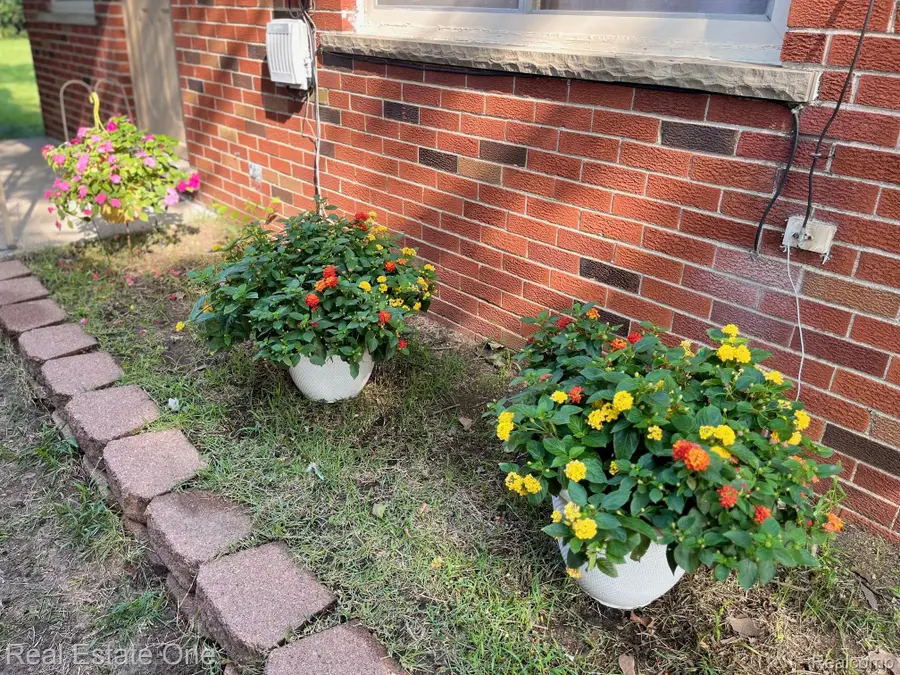 51341 Neumaier Drive, Shelby Charter Township, MI 48316 - Image #2