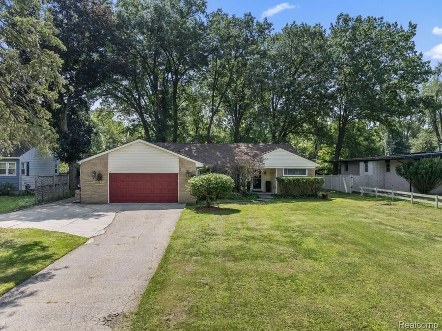 23565 Oliver Court, Southfield, MI 48033 - Image #2
