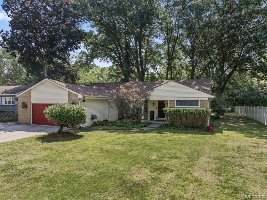 23565 Oliver Court, Southfield, MI 48033 - Image #3