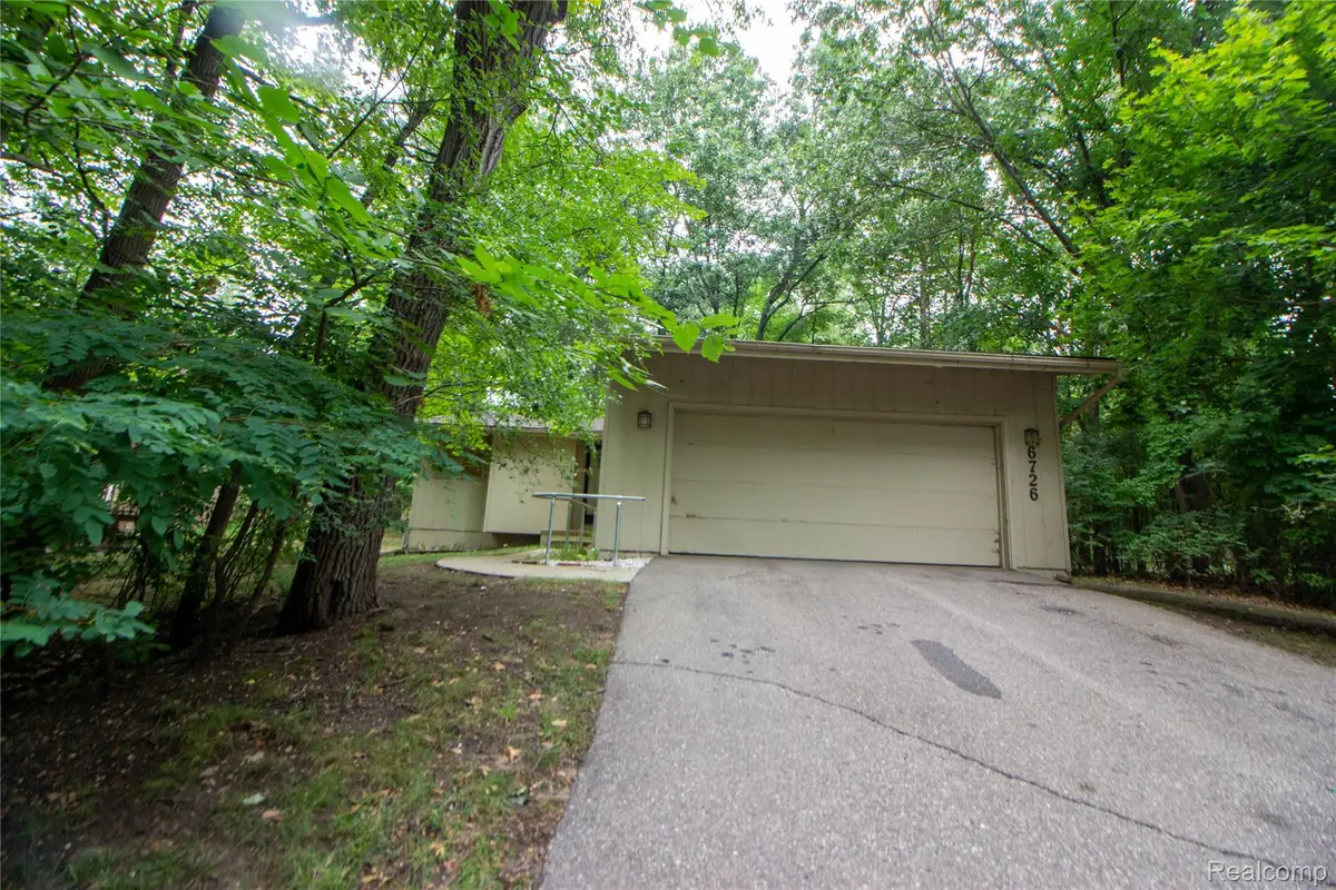 6726 Red Cedar Lane, West Bloomfield, MI 48324 - Image #1