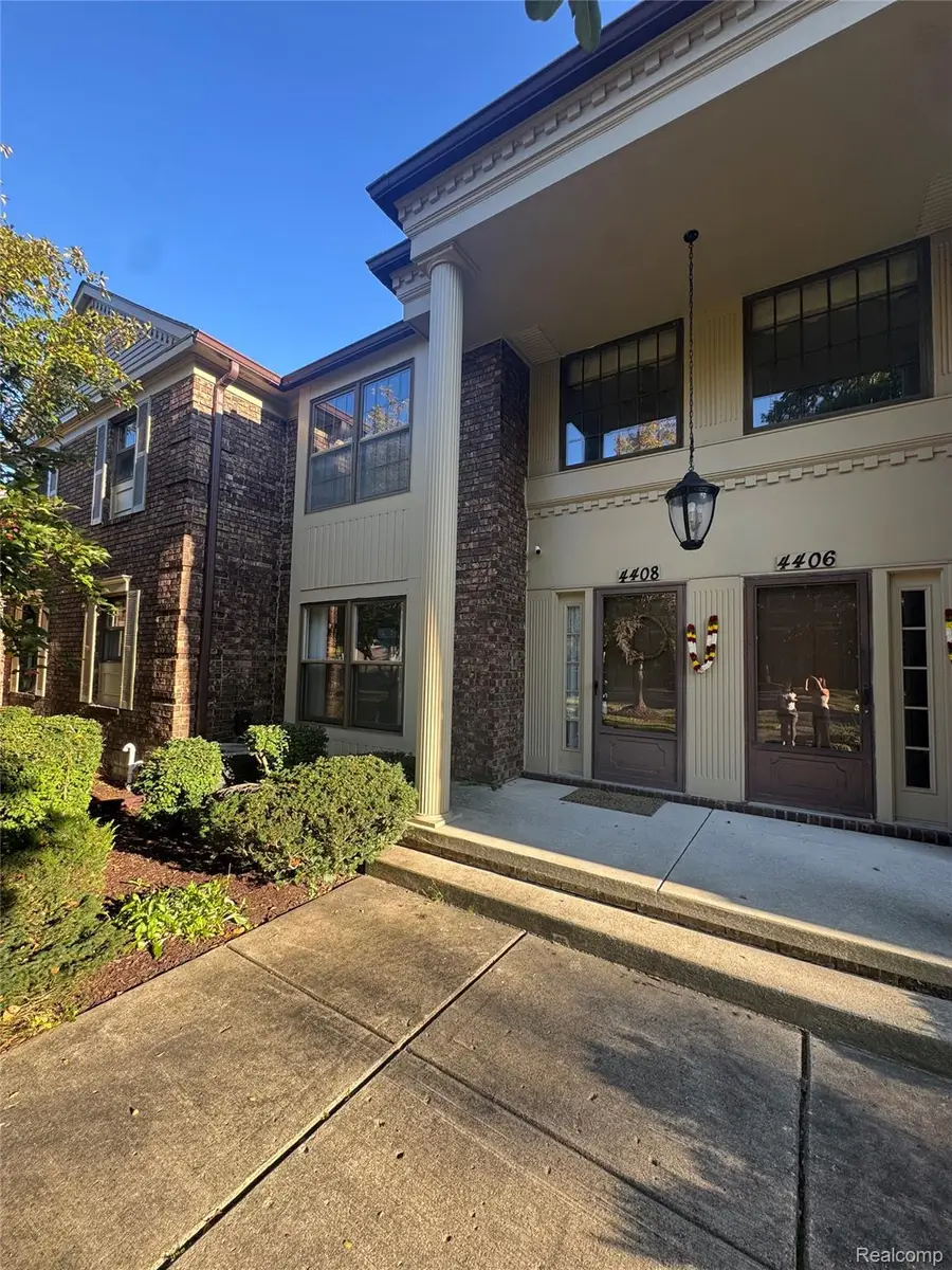 4408 Knightsbridge Lane, West Bloomfield, MI 48323 - Image #2