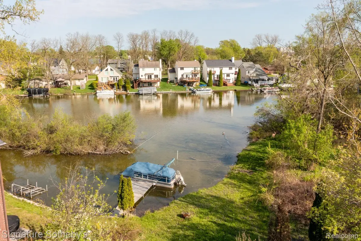 1389 S Cass Lake Road, Waterford, MI 48328 - Image #1