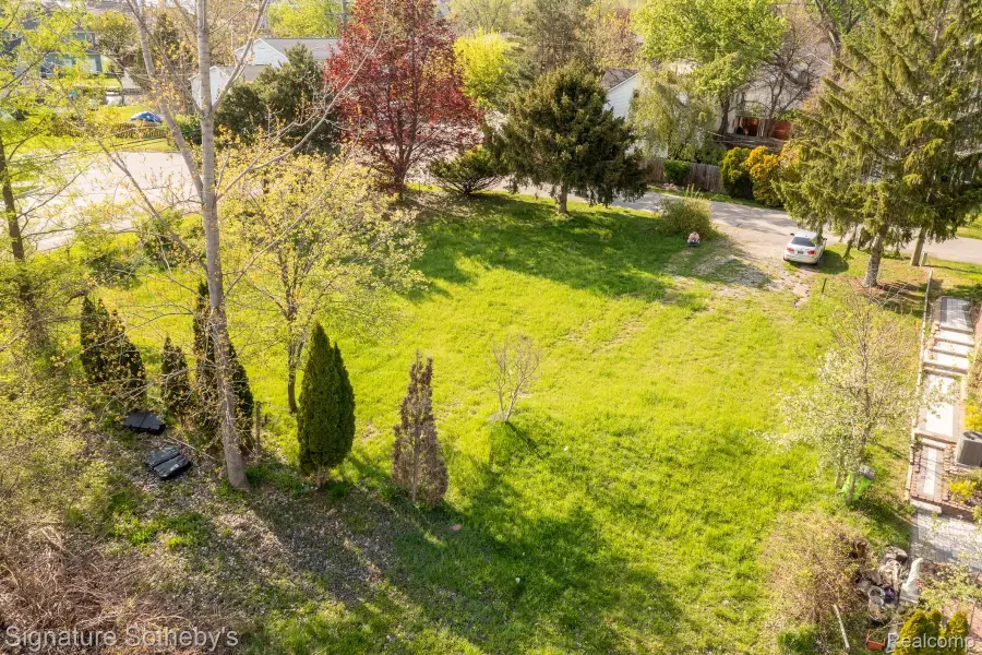 1389 S Cass Lake Road, Waterford, MI 48328 - Image #2