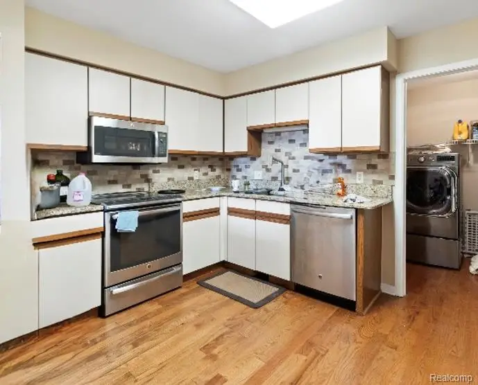 6693 Maple Lakes Drive #62, West Bloomfield, MI 48322 - Image #3