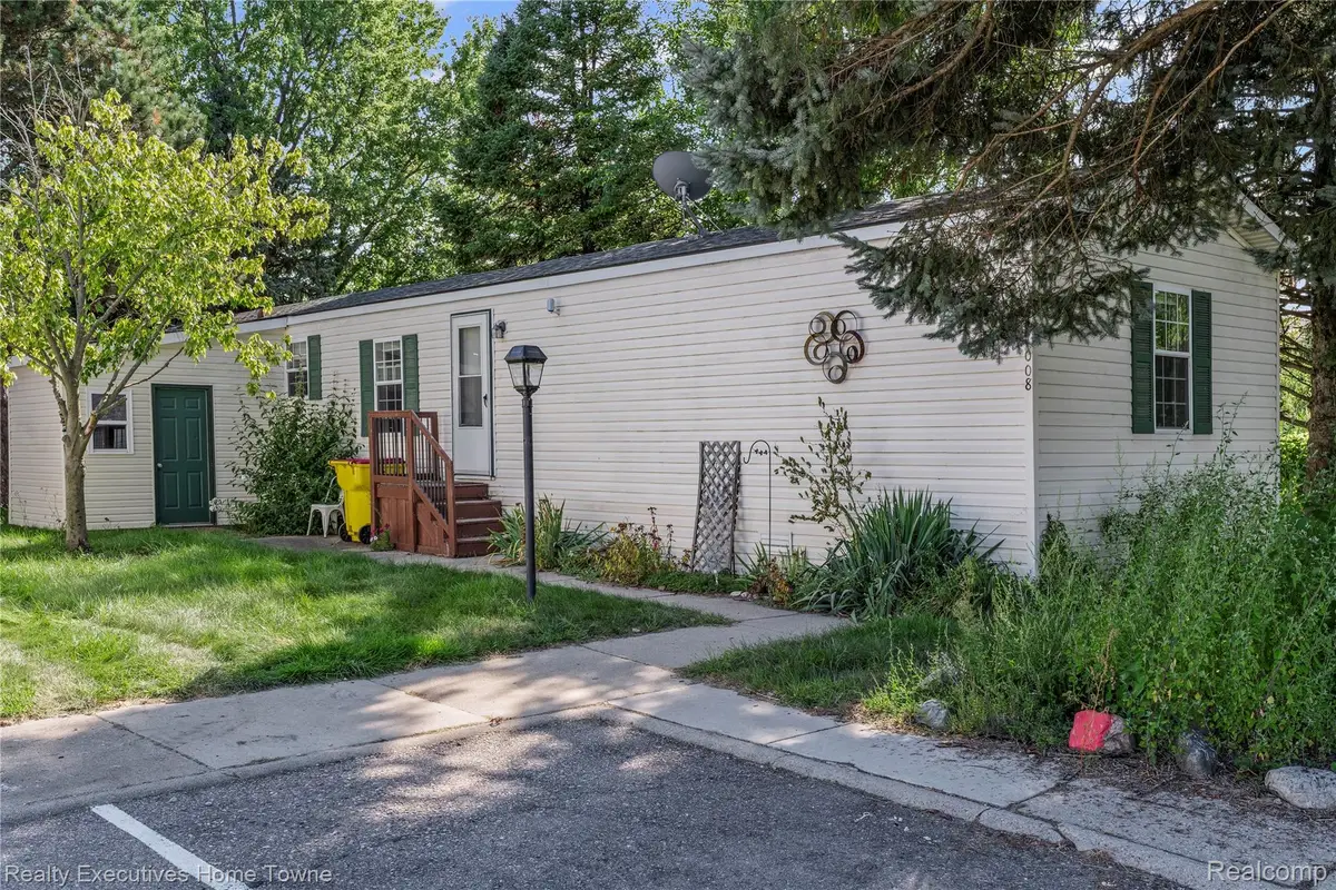 17008 Dalworth, Macomb, MI 48044 - Image #1