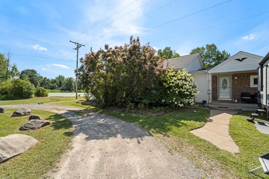 1290 Hunter Road, Brighton, MI 48114 - Image #2