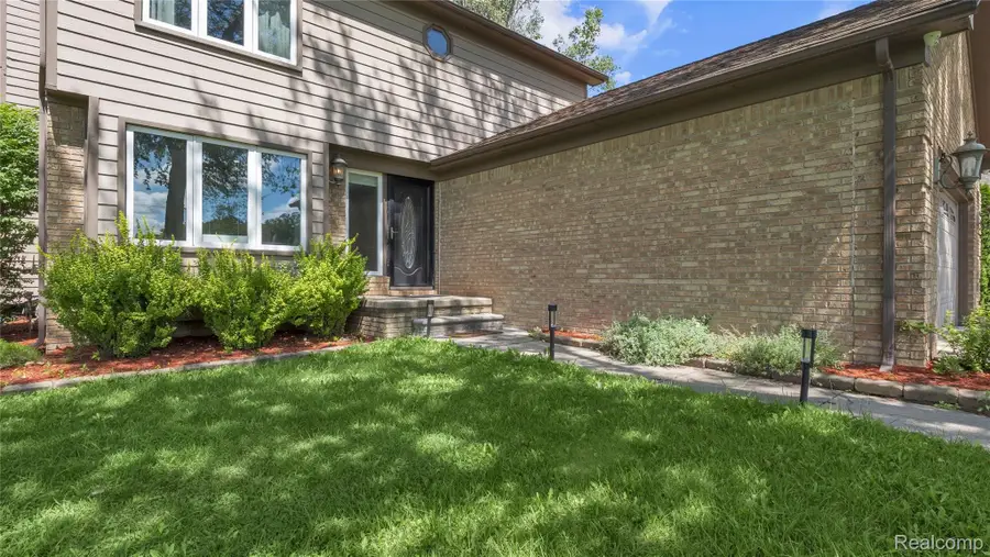 1980 Oakville Waltz Road, New Boston, MI 48164 - Image #2