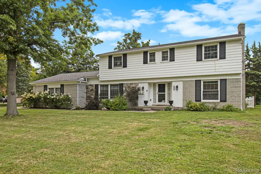 26031 Hidden Lane, Grosse Ile, MI 48138 - Image #3