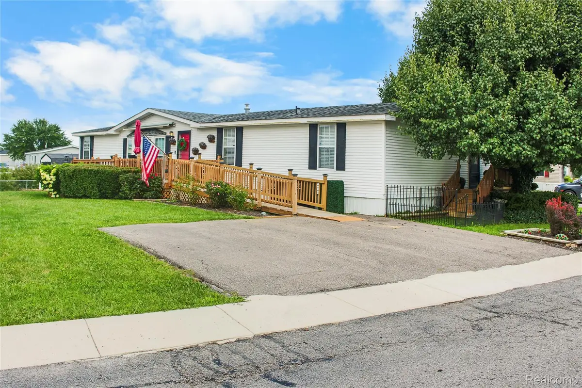 9078 W Timberview Drive, Newport, MI 48166 - Image #1