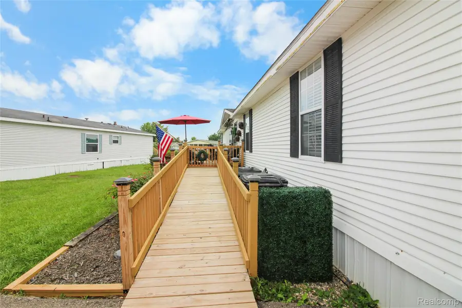 9078 W Timberview Drive, Newport, MI 48166 - Image #2