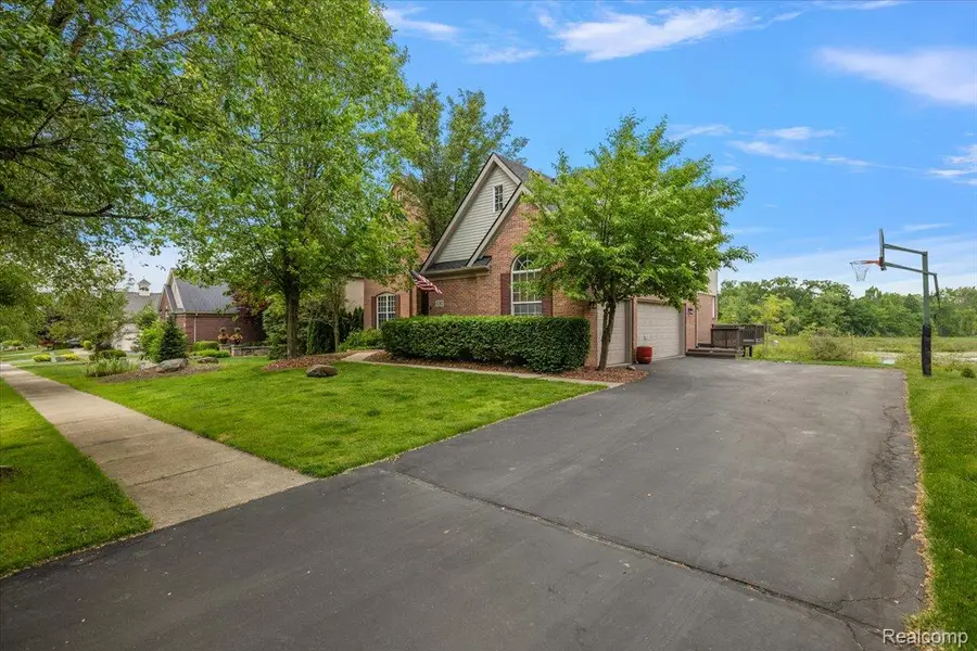 5390 Plantation Drive, Commerce Township, MI 48382 - Image #2