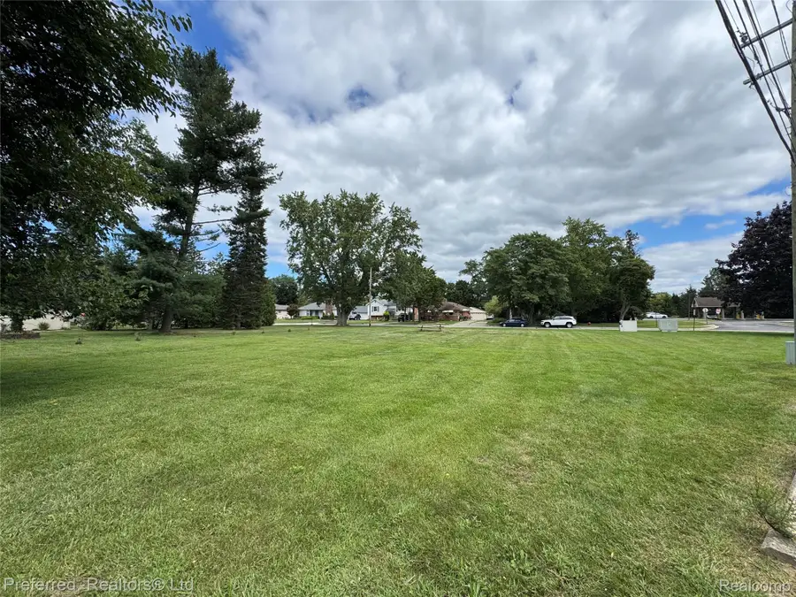000 Lake Way, Farmington, MI 48335 - Image #3