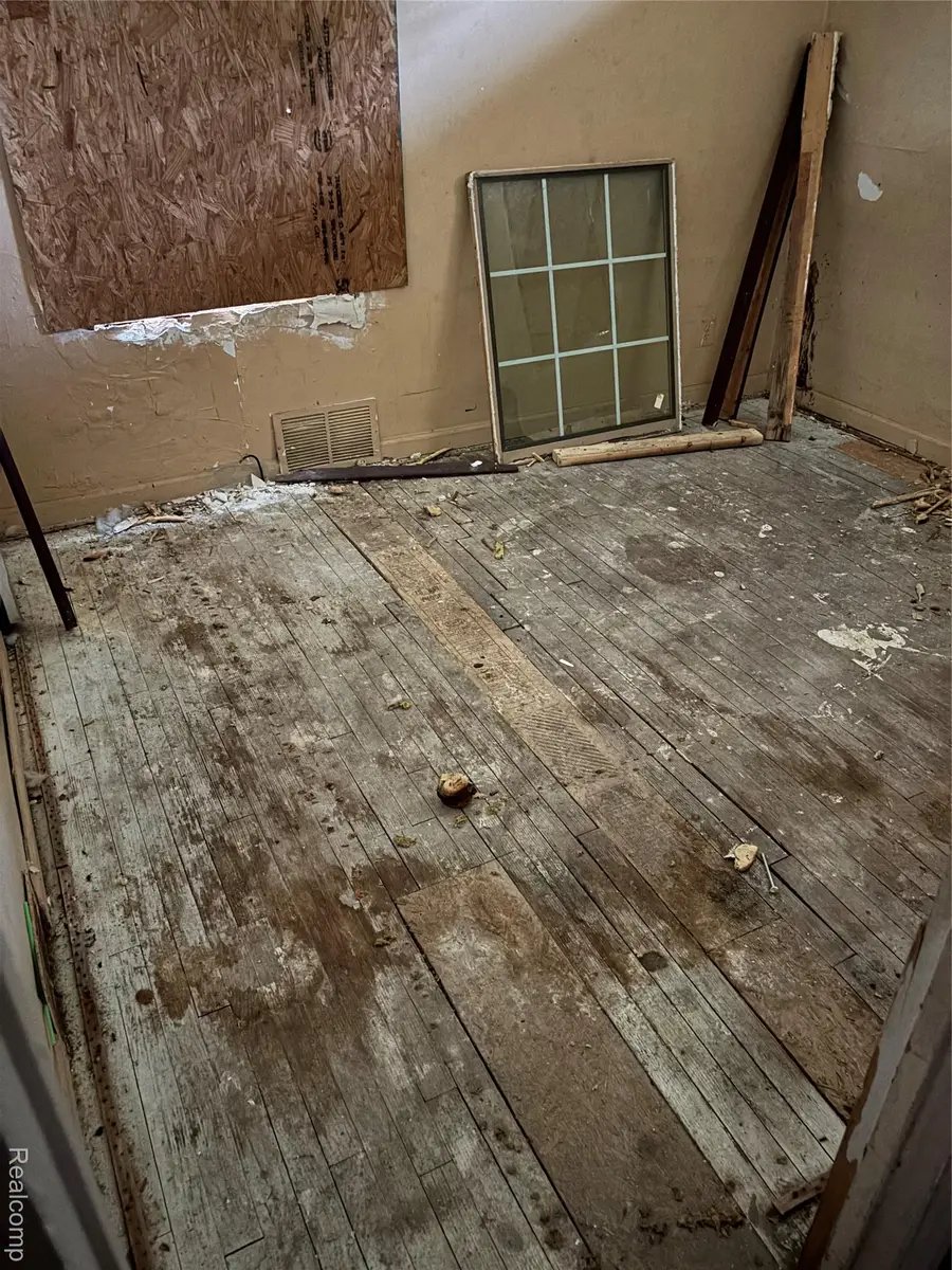 15081 Mayfield Street, Detroit, MI 48205 - Image #2