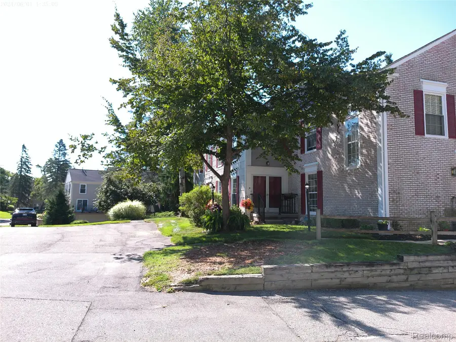 1437 Lantern Lane, Rochester Hills, MI 48306 - Image #2