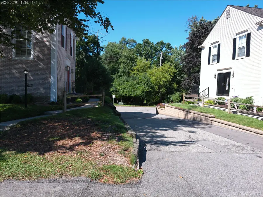 1437 Lantern Lane, Rochester Hills, MI 48306 - Image #3