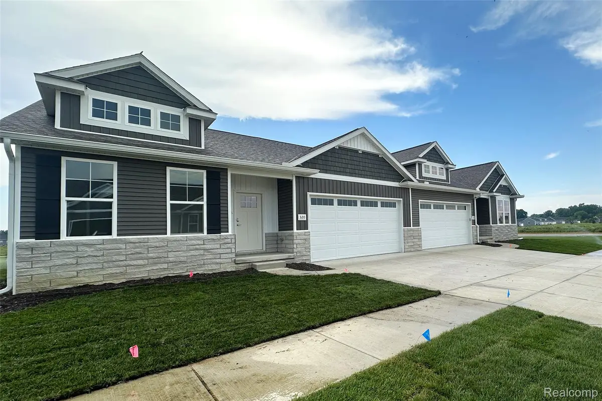 325 Mcdowell Dr, Howell, MI 48843 - Image #1