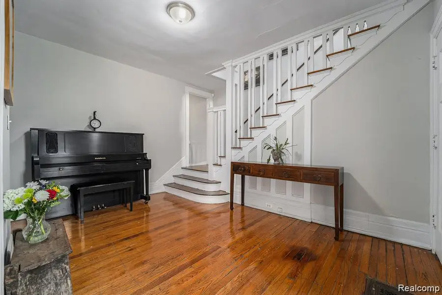 8123 E Lafayette Street, Detroit, MI 48214 - Image #2