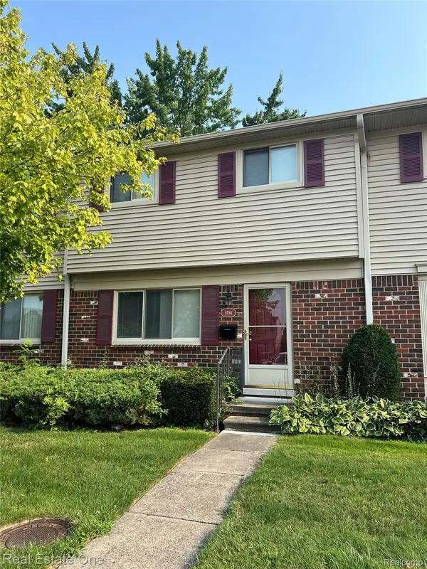 9788 Pine Street, Taylor, MI 48180