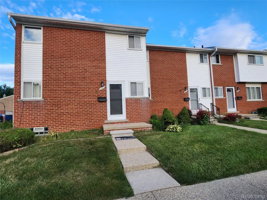 8665 Sterling, Center Line, MI 48015 - Image #2