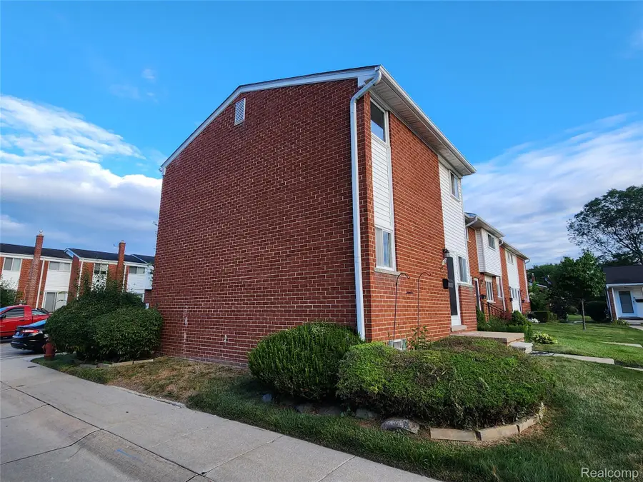 8665 Sterling, Center Line, MI 48015 - Image #3