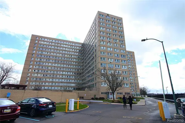 8900 E Jefferson Avenue #916, Detroit, MI 48214