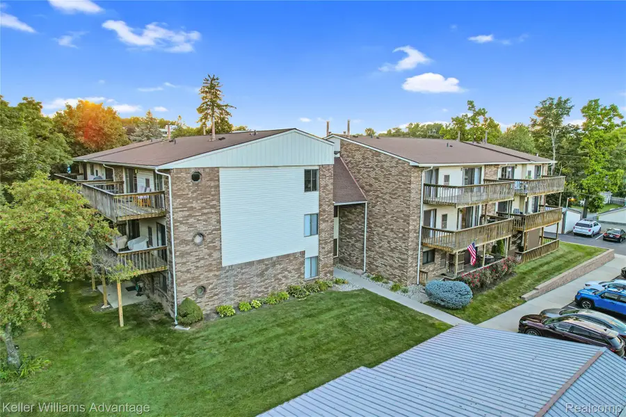 855 S Pontiac Trail #A205, Walled Lake, MI 48390 - Image #3