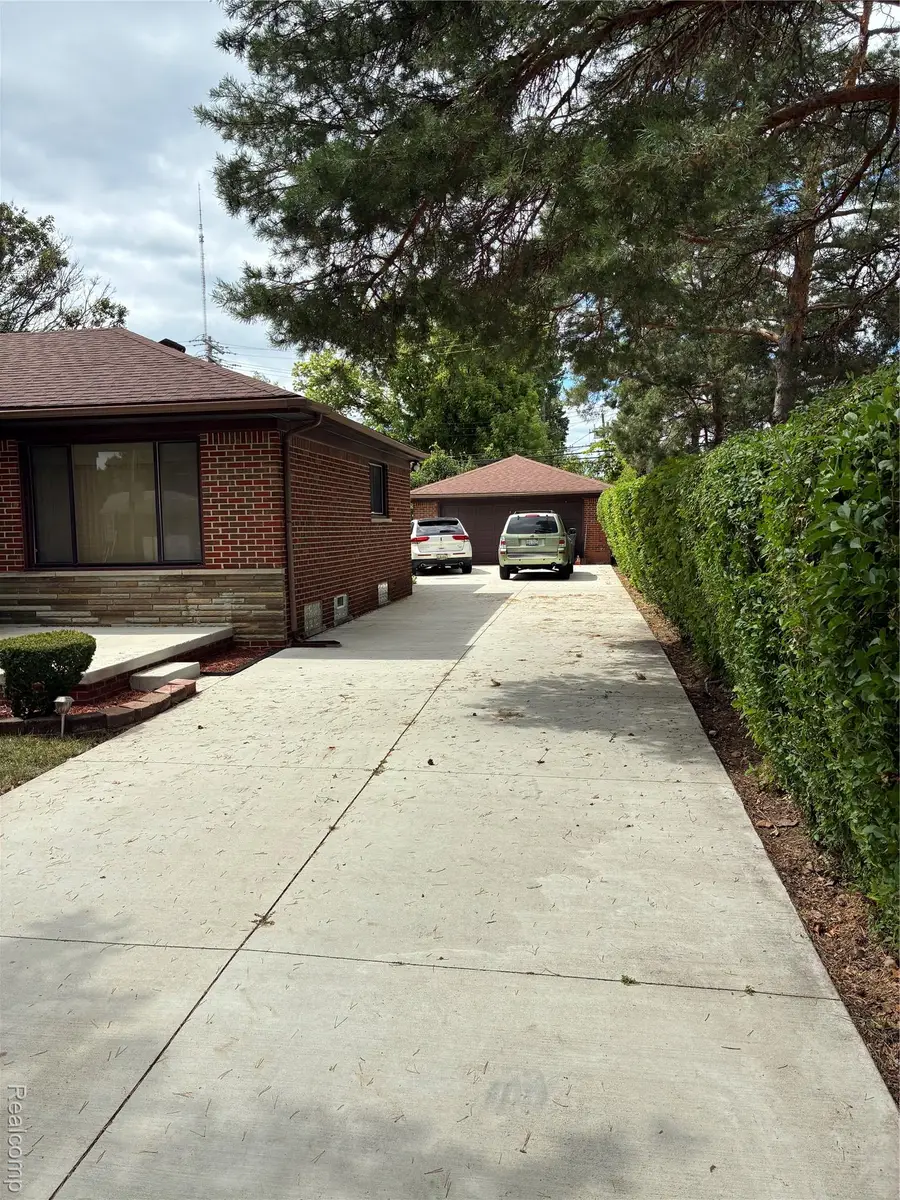 24761 Church Street, Oak Park, MI 48237 - Image #3