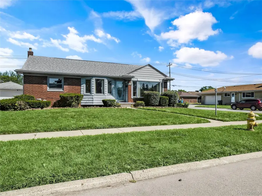 16215 Stricker Avenue, Eastpointe, MI 48021 - Image #2