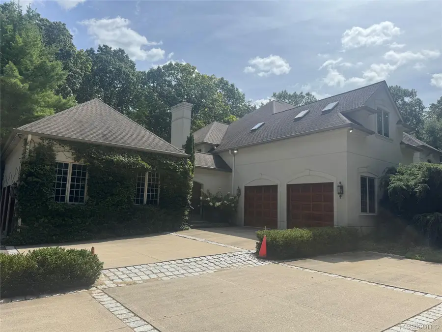 12240 Woodline Drive, Fenton, MI 48430 - #2