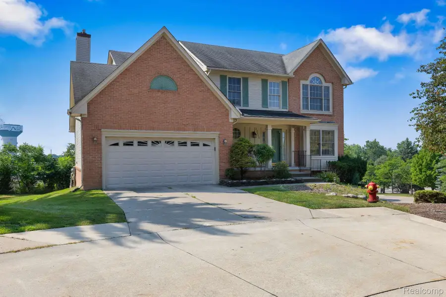 28006 Golf Pointe Boulevard, Farmington Hills, MI 48331 - Image #2