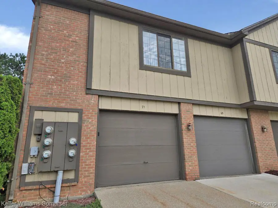 71 Meadow Wood Drive, Rochester Hills, MI 48307 - Image #2