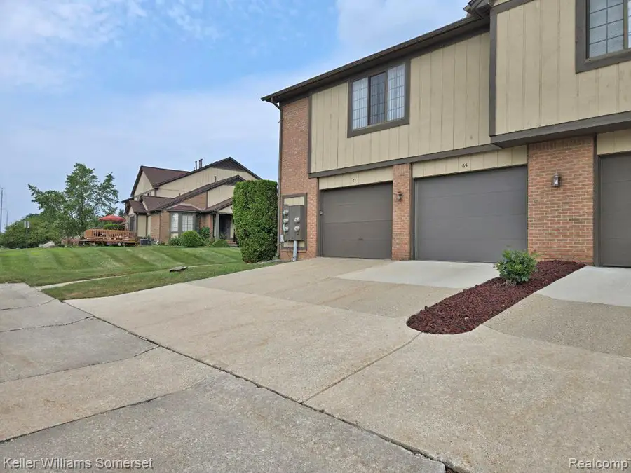 71 Meadow Wood Drive, Rochester Hills, MI 48307 - Image #3