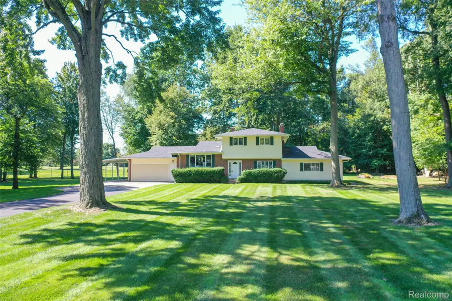 6158 Golfview Drive, Burton, MI 48509 - Image #2