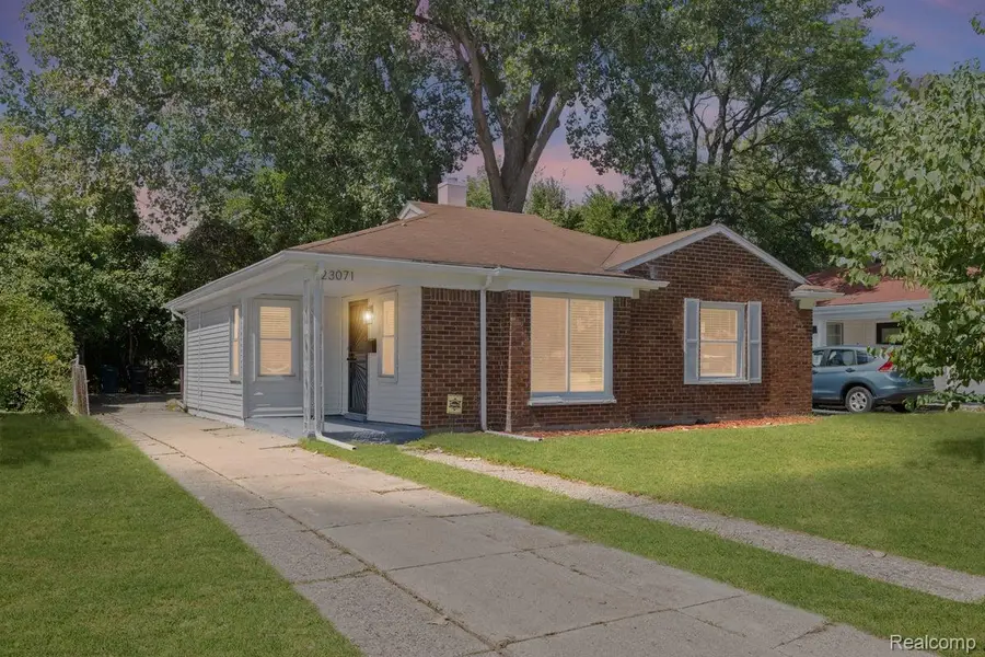 23071 Kenosha Street, Oak Park, MI 48237 - Image #2