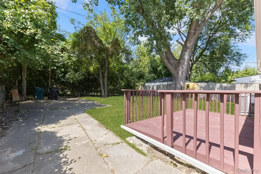 23071 Kenosha Street, Oak Park, MI 48237 - Image #3