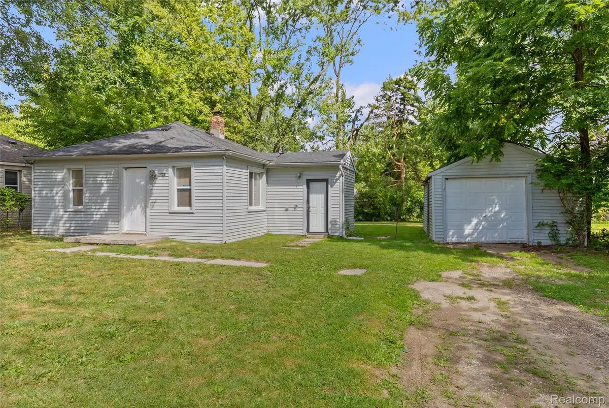 375 E Sheffield Avenue, Pontiac, MI 48340 - Image #1