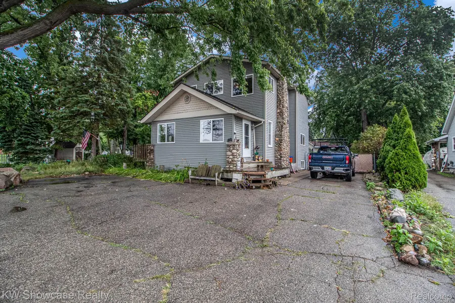 4882 Elizabeth Lake Road, Waterford, MI 48327 - Image #2